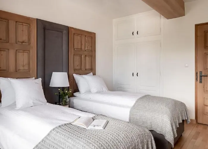 Apart-Center Motola Residence